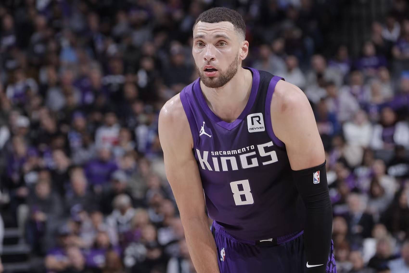 熊猫体育直播-雄鹿客场逆转太阳，终结连胜的简单介绍