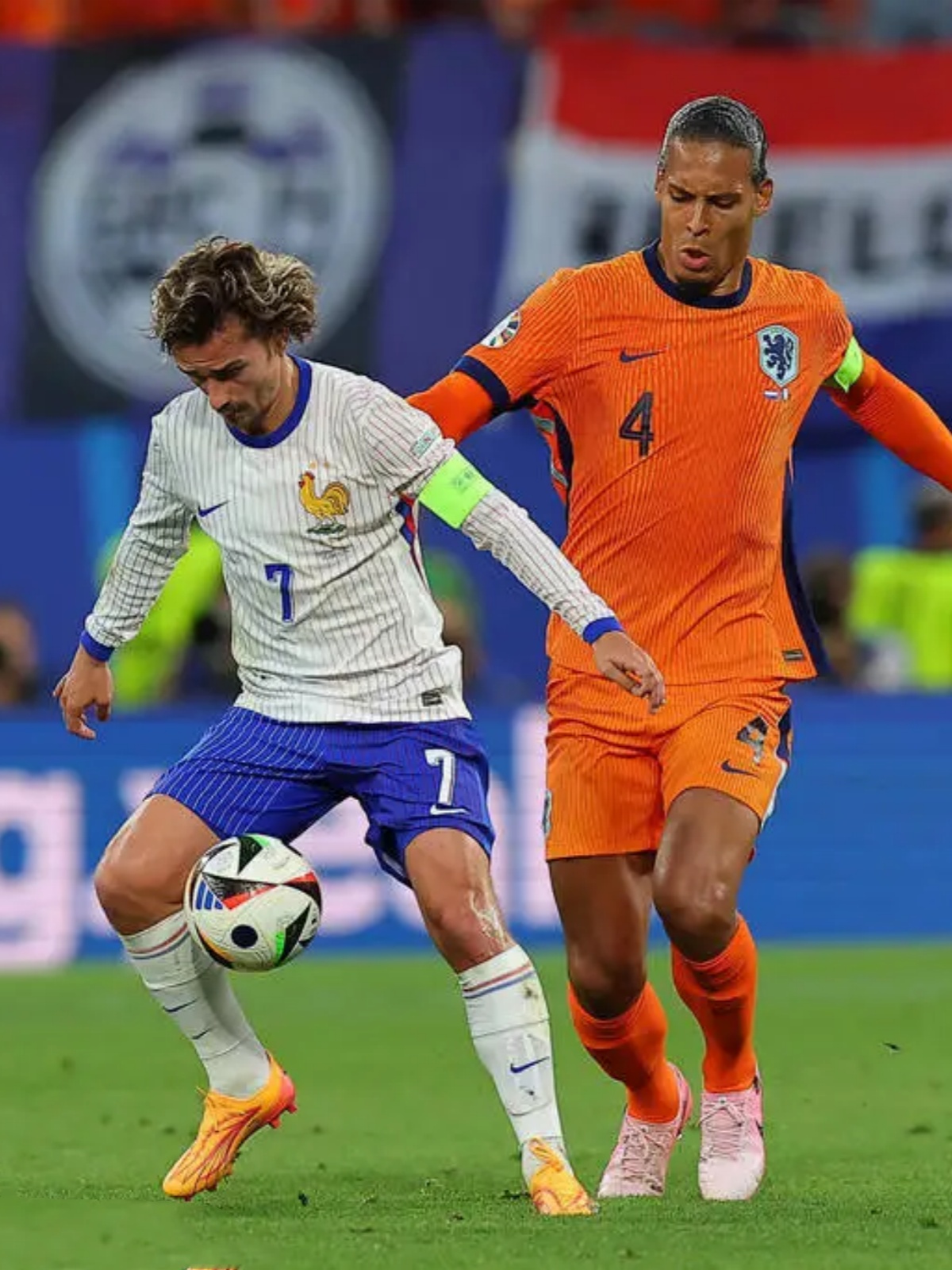 熊猫直播平台-足球比赛燃情上演：豪门交锋胜负难料