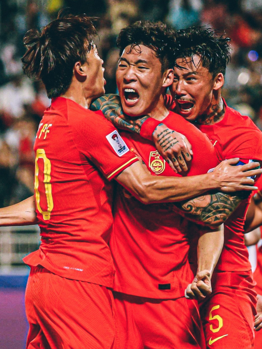 足球比赛燃情上演:豪门交锋胜负难料 足球比赛燃情上演:豪门交锋胜负难料