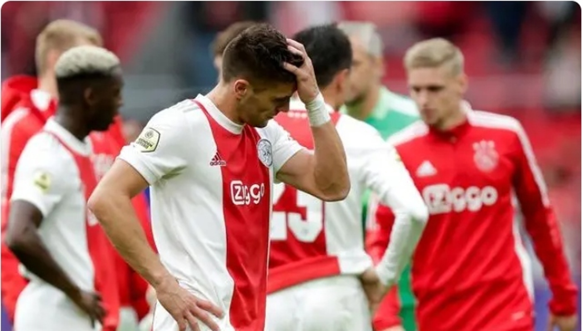 包含阿贾克斯联赛走势不俗，豪取多场胜利的词条