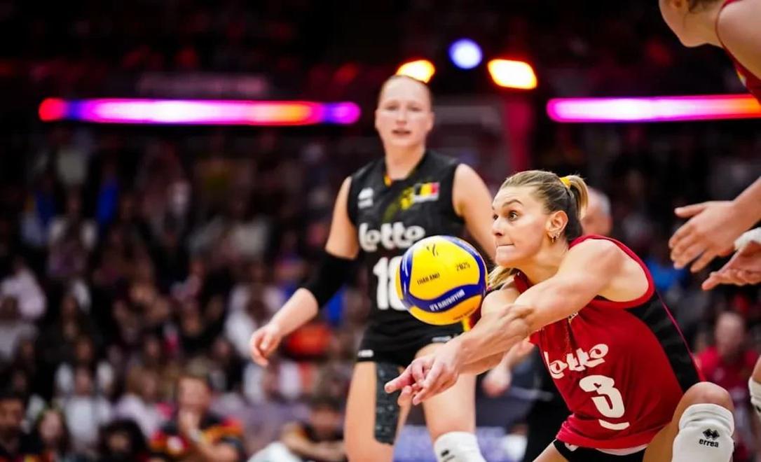 波兰队在激烈比赛中赢得胜利，晋级八强