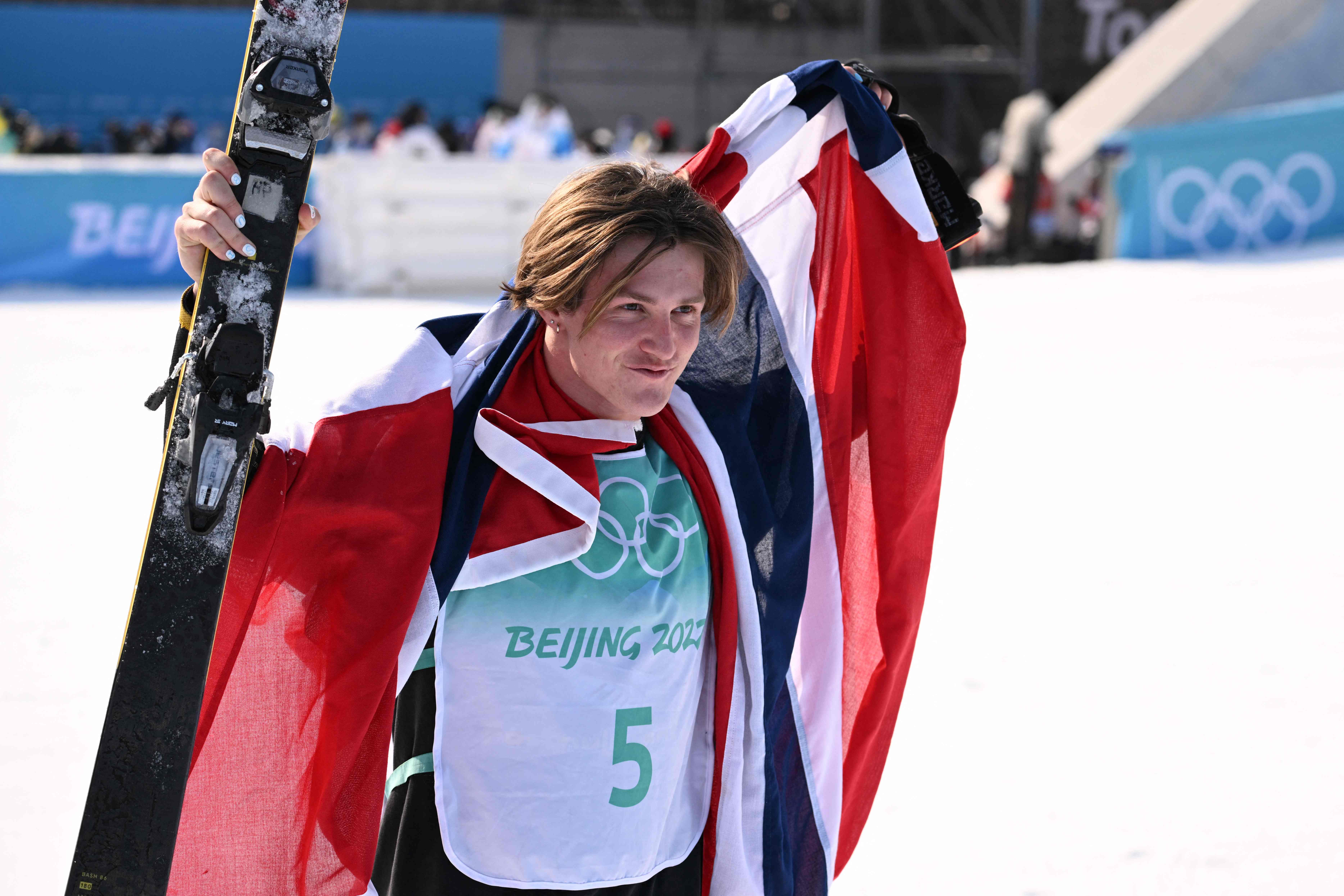 新加坡滑雪选手决胜一搏,最终夺得铜牌 新加坡滑雪选手决胜一搏,最终夺得铜牌