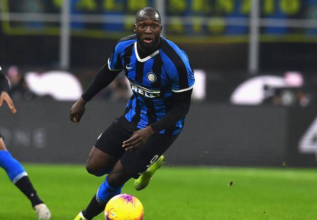 冠军杯小组赛夺冠罗盘，热门球队发挥稳定领跑