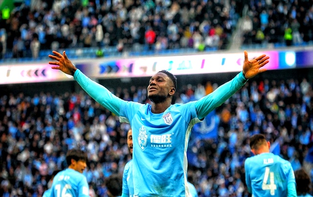 热血动人的比赛场面成为球迷疯狂追捧的对象