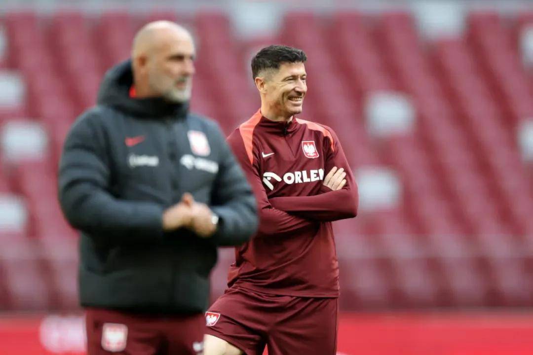 波兰球员庆祝胜利:准备迎接下一场挑战 波兰球员庆祝胜利:准备迎接下一场挑战