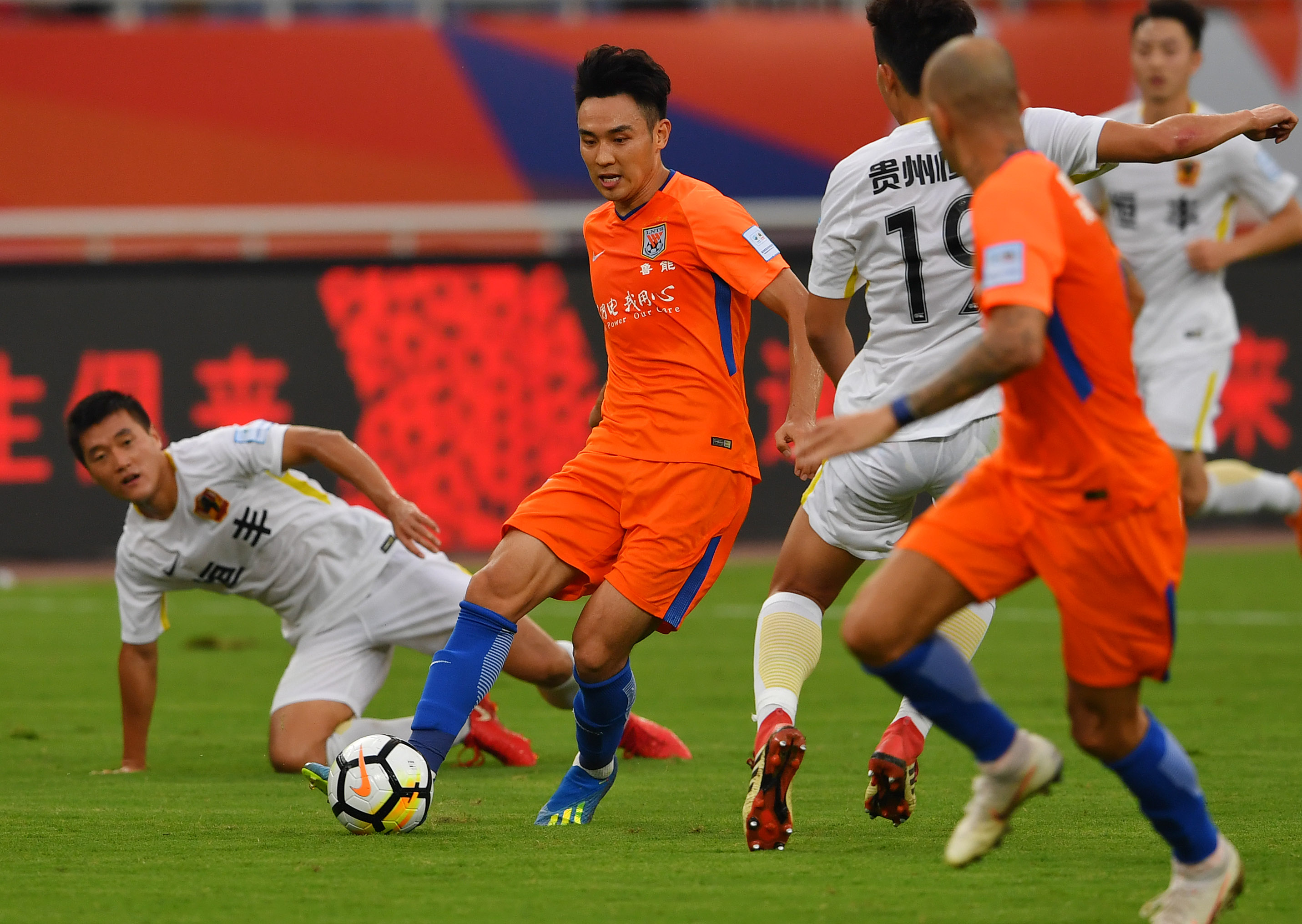 贵州恒丰智诚在客场负于广州富力,连败收场 贵州恒丰智诚在客场负于广州富力,连败收场