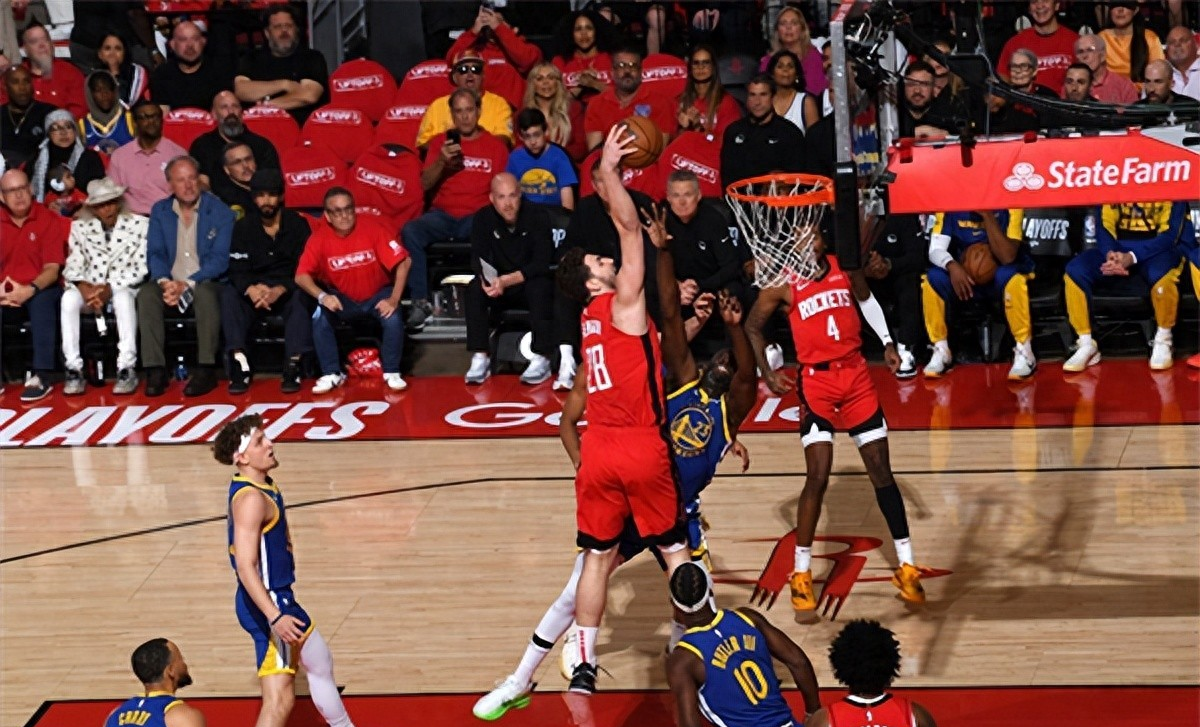 俄罗斯篮球对抗赛上演绝对对决 俄罗斯篮球对抗赛上演绝对对决