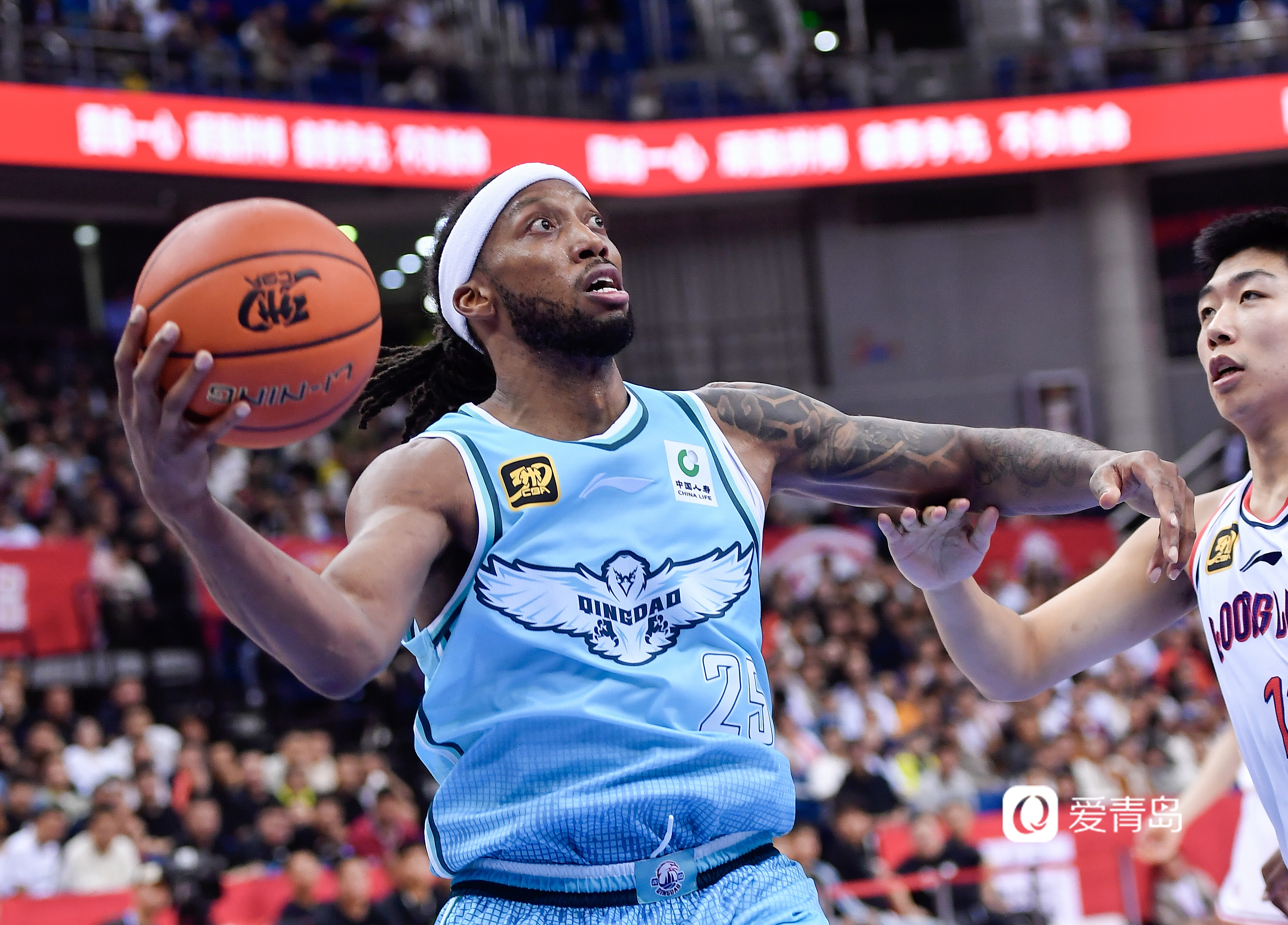 熊猫体育全站APP下载-青岛男篮客场战胜广州队，取得胜利