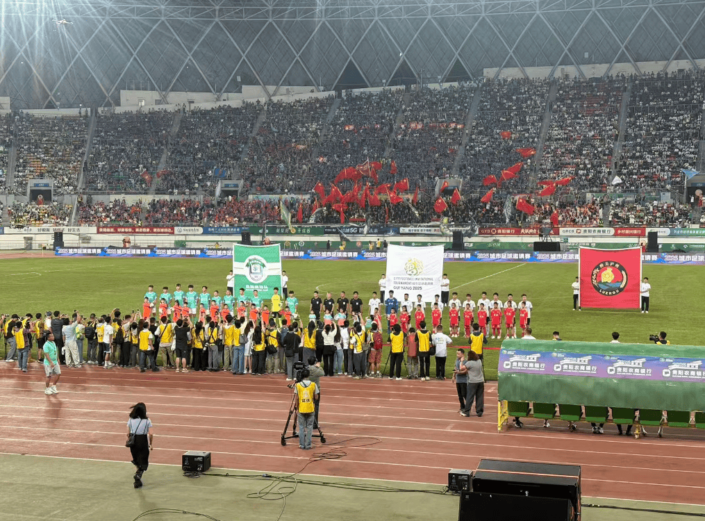 足球联赛即将开启一场激动人心的比赛