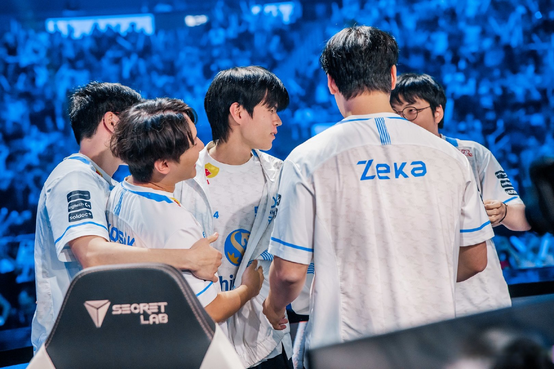 包含DRX2横扫FPX，Upset统治全场的词条